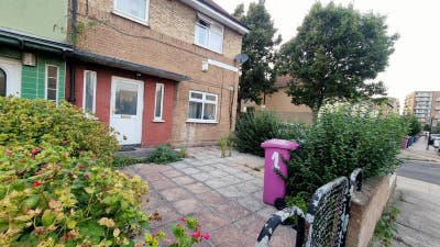 Double rooms in Limehouse with balcony  Main Photo