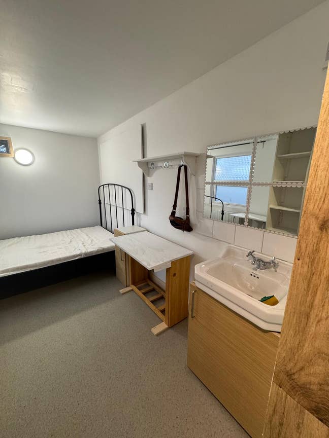 One Bedroom Two Toilet One Shower Flat Neasden  Main Photo
