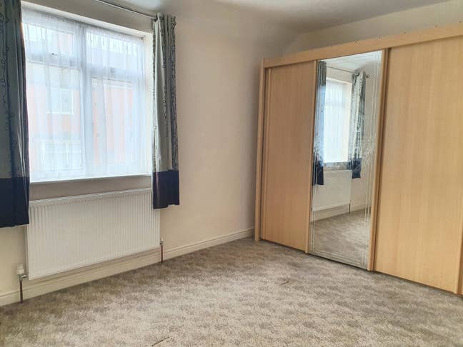 Room available in a shared house Main Photo