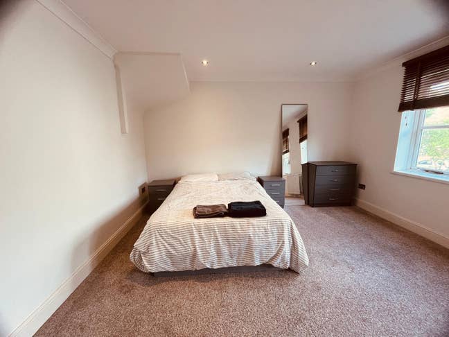 Ensite rooom available in Surboton/Kingston Main Photo