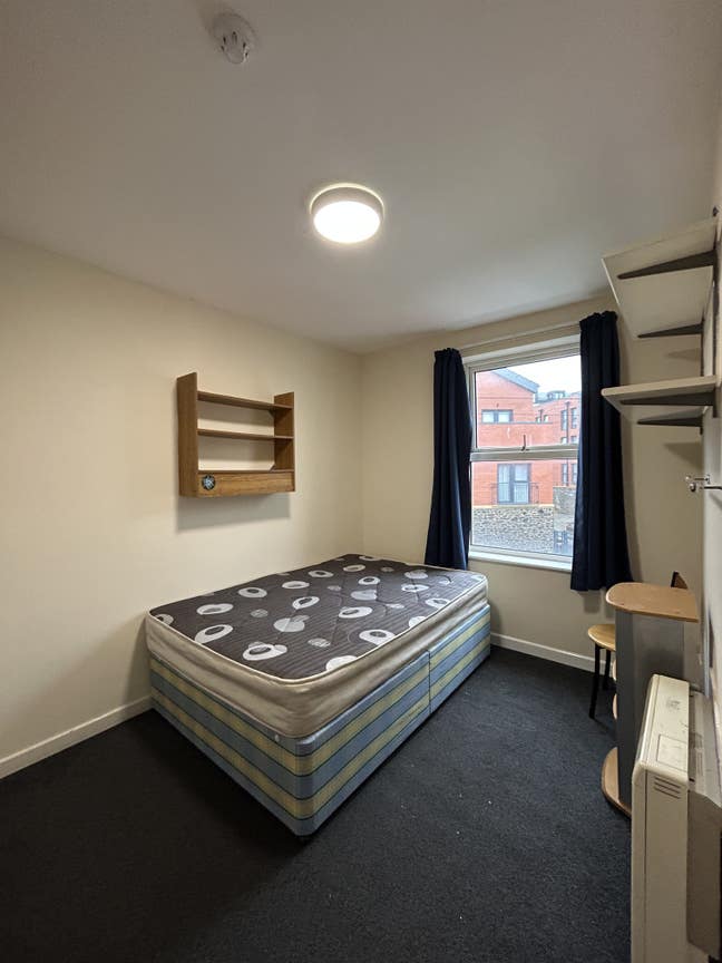 Room to rent in a friendly househare🌤️ Main Photo