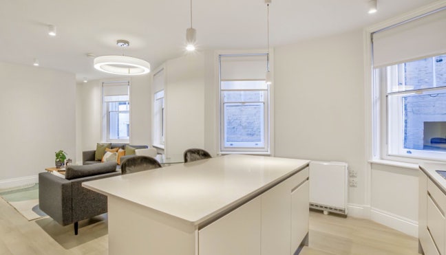 Renovated 2-Bed Flat in Central Marylebone Main Photo