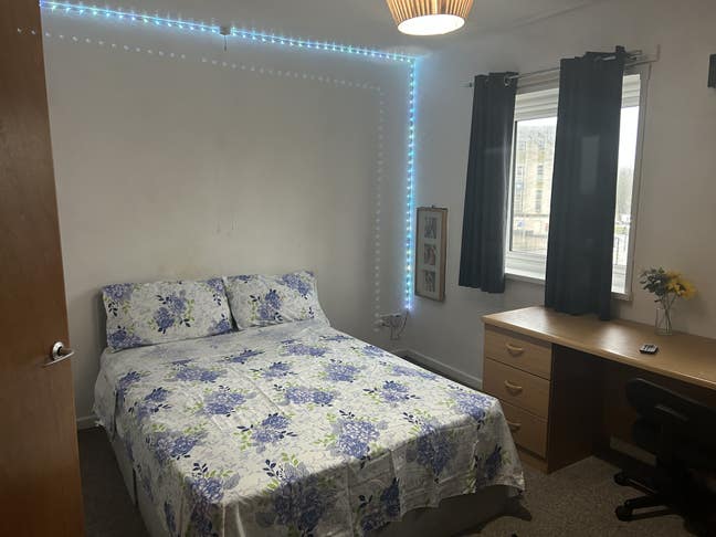 Not to be missed! Nice room close to Interchange! Main Photo