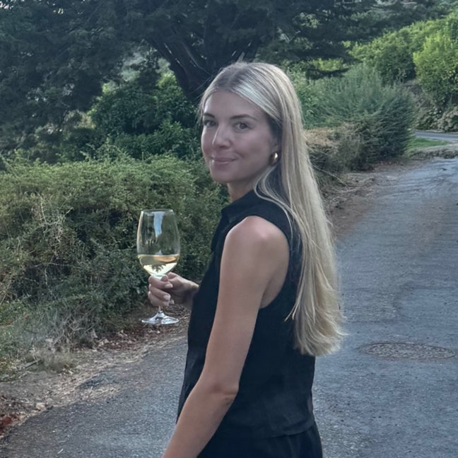 34F Professional looking to buddy up 2 bed Main Photo