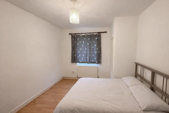 Large double room. Most bills included.  Main Photo