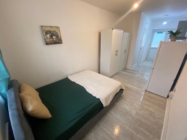 ✨ 🏡 Studio Flat to Let in/ Neasden Main Photo