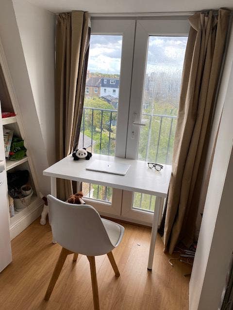 Wimbledon en-suite bedroom All Females. 7 min stn Main Photo