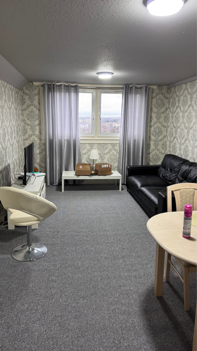 2 Double Bedroom Flat In Sighthill - Edinburgh  Main Photo