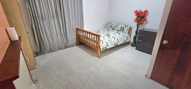 Close to Wapping station  (Zone 2)  Main Photo