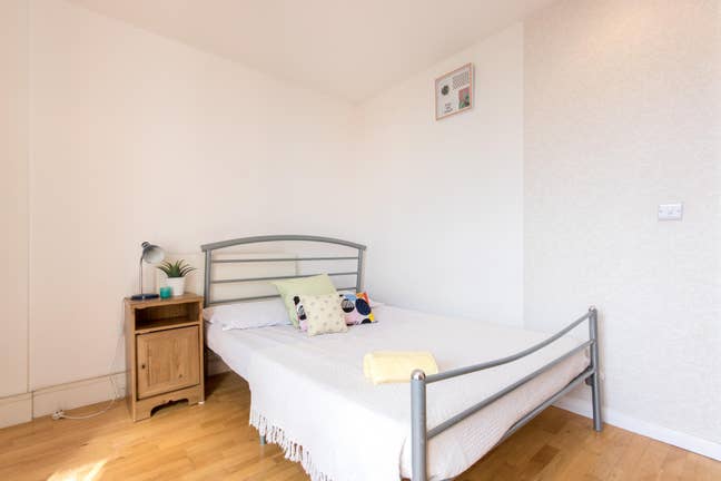 Balcony Room + Ensuite Room! Same Flat ! 3 Bedflat Main Photo