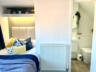 Walk to the Station 👣 Available Now 💚 Main Photo