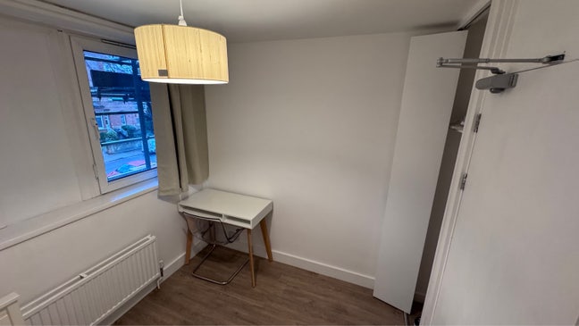 Great room central location putney  Main Photo