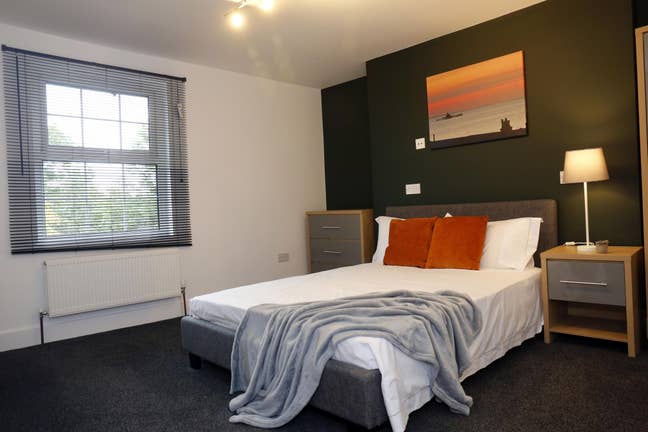 Luxury Double Rms – Maidstone West | Gated Parking Main Photo