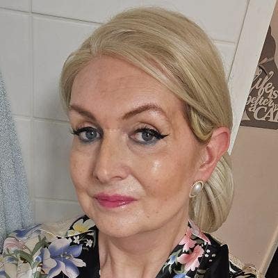 Professional Female seeks ai single or double room Main Photo