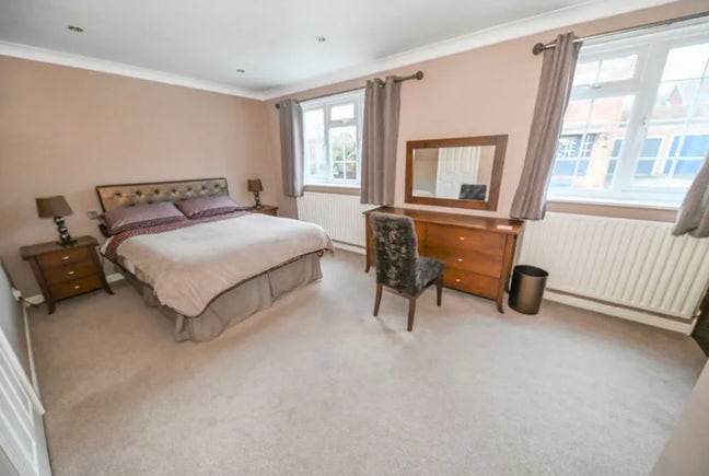 Large Furnished Double Room Main Photo