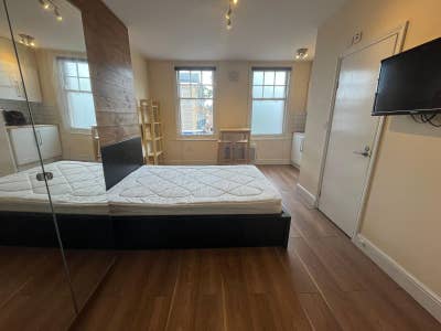 Lovely Studio in Northwood! Main Photo