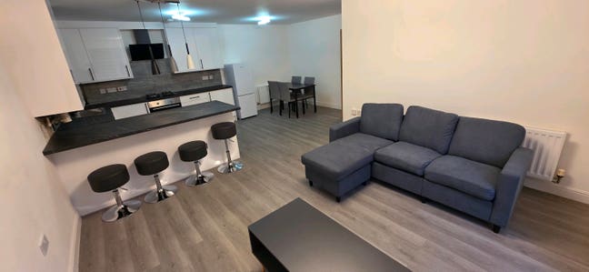 2 bed 2 bath apartment Chorlton, parking transport Main Photo