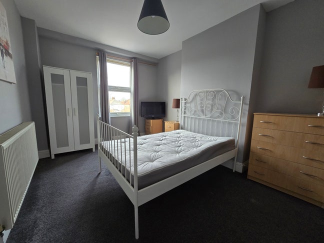 Amazing room in Harrow Main Photo