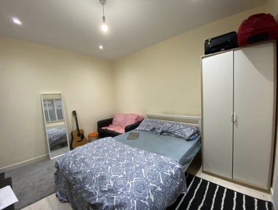 Lovely Double Room near Stepney/Mile End  Main Photo