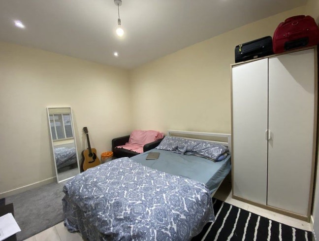 Lovely Double Room near Stepney/Mile End  Main Photo