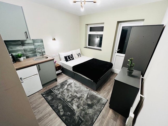 ✨ 🛏️ En-Suite Room to Let in/ Edmonton Main Photo
