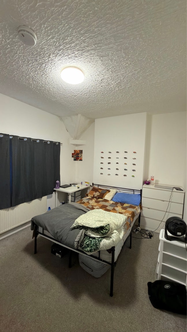 Temporary Bedspace in Large Room | No Deposit Main Photo