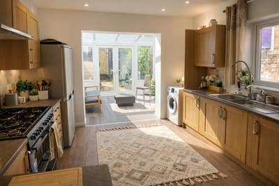 Big Double Room - 50% off First Months Rent(35Dr)  Main Photo