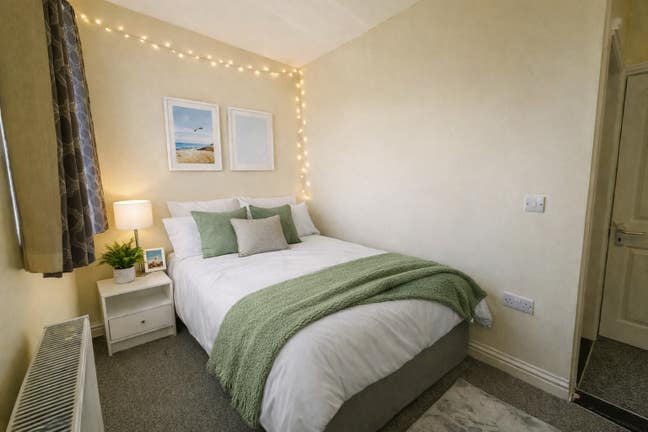 2 Ensuite Rooms -  Good Location (35Dr)  Main Photo