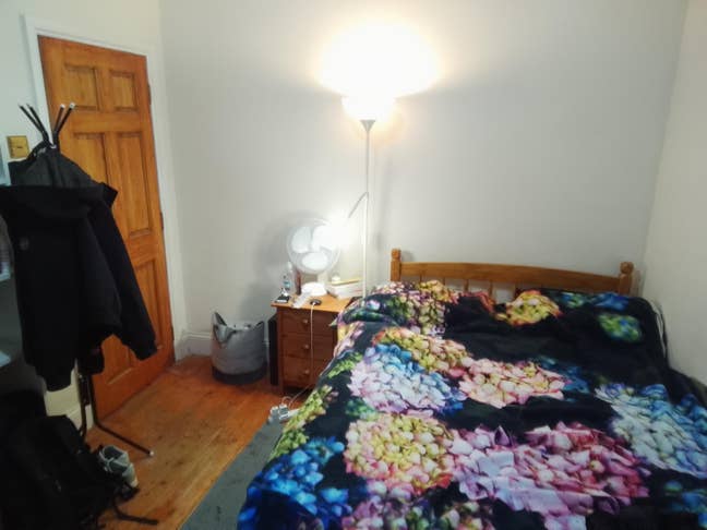 One large dble for one person: lovely house & area Main Photo