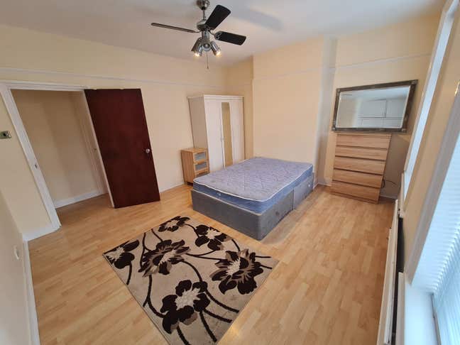 Large Double Room Available in Tottenham N17 *.* Main Photo