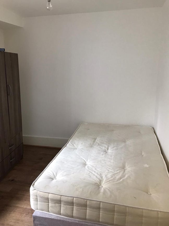 Spacious double Room to rent / Edgware Road  W2  Main Photo