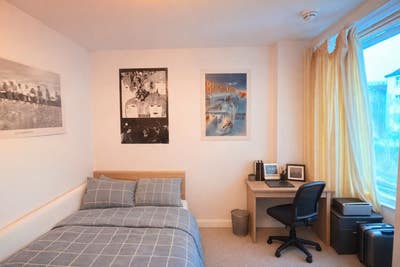 Double room available in a luxury flat in Hove  Main Photo