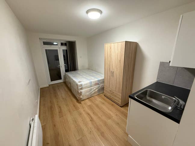 DSS-Studio Flat Available in Neasden Brent NW2 Main Photo