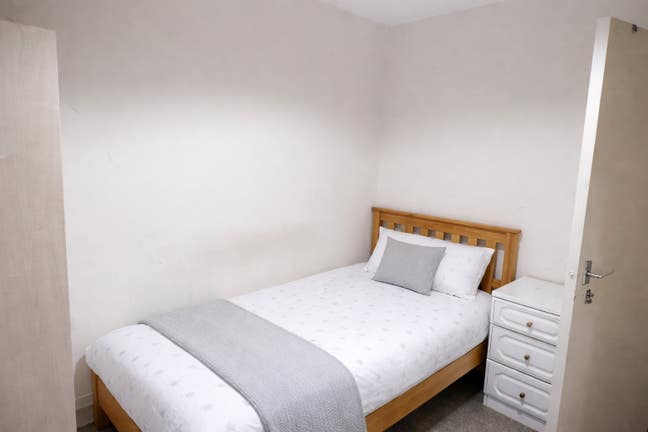 🏠 Single Room in Family Home |All Bills Inc.| IG3 Main Photo