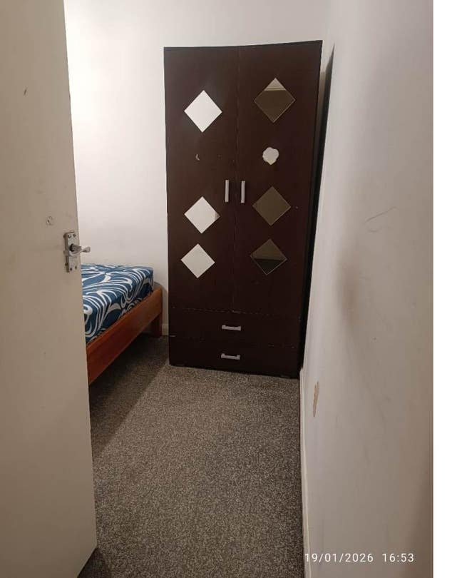 1 Double room is available for rent at RM10 Main Photo