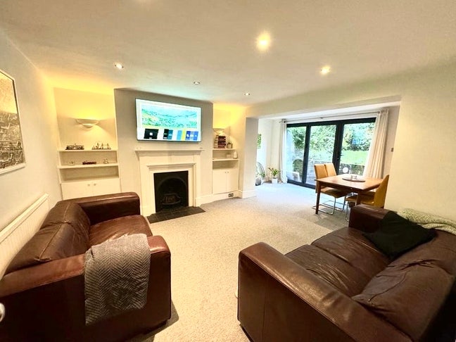 Double Room Clapham North walk-in closet Main Photo