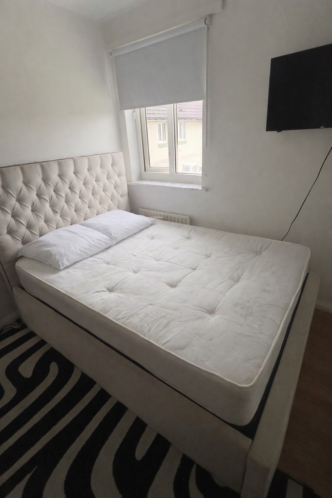 Double room for rent by Dagenham dock Main Photo