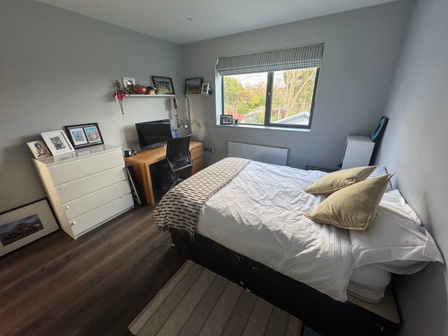 Bright double en-suite room in Queens Park Main Photo