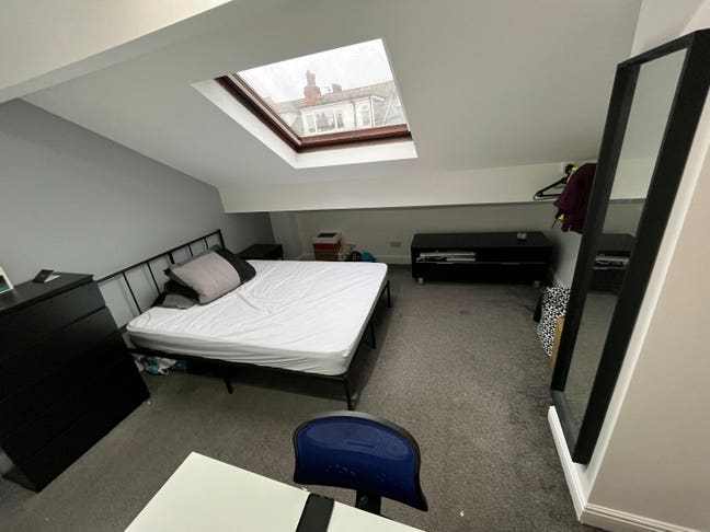 Spacious double room at Hartley Grove 🏠 Main Photo