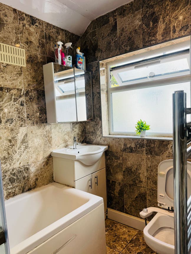  🏡 Room Available – Eltham, London (only females) Main Photo