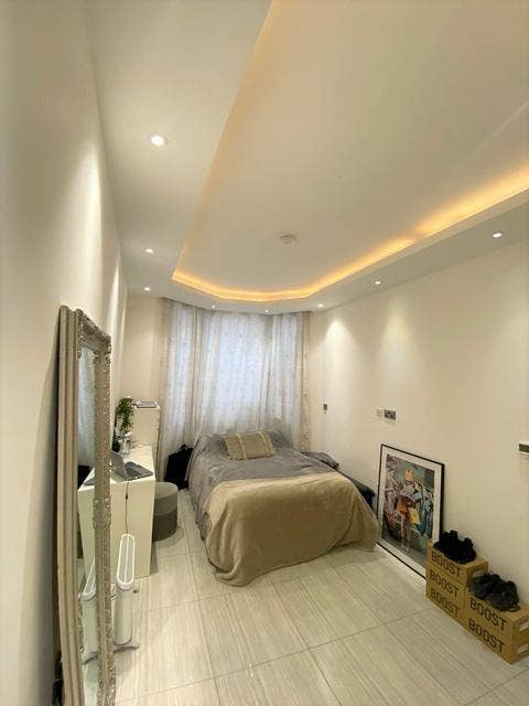 Move-In Ready Room on Newton Ave – Bills Included Main Photo