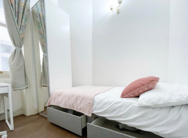 Cozy En-Suite at the heart of the city!  Main Photo