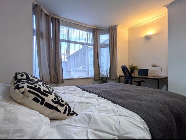 Large Double Room Fully Furnished  Main Photo