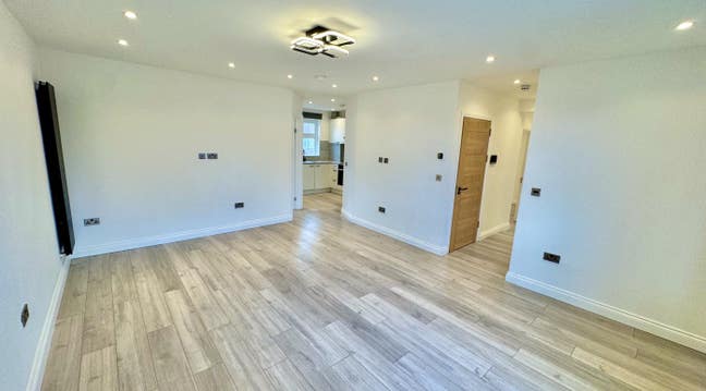 🏡 Spacious Newly Refurbished 3-Bed Flat, Finchley Main Photo
