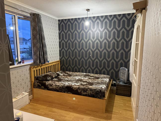 Large furnished double bedroom available  Main Photo