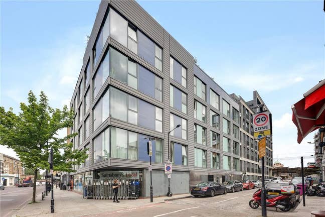 Excellent Location! Amazing Rooms in Modern Flat Main Photo