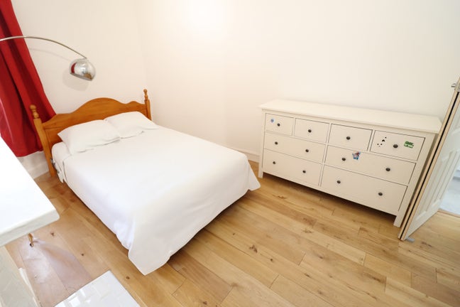 2 Beautiful Rooms in Massionette - Garden/Jubilee  Main Photo