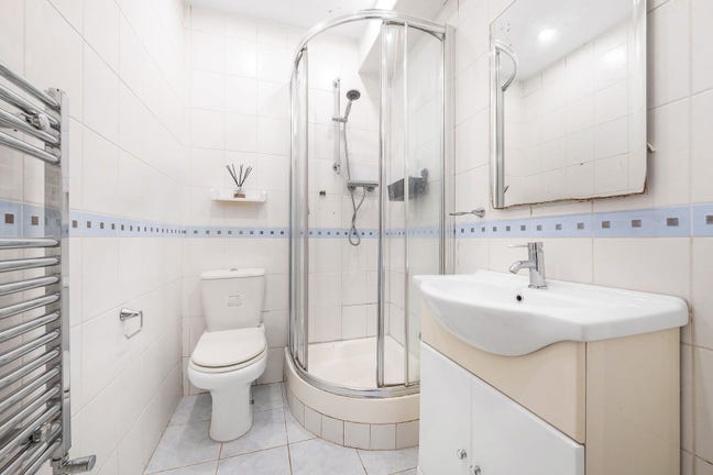 Spacious double with en-suite and private garden Main Photo