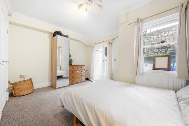 Spacious double with en-suite and private garden Main Photo