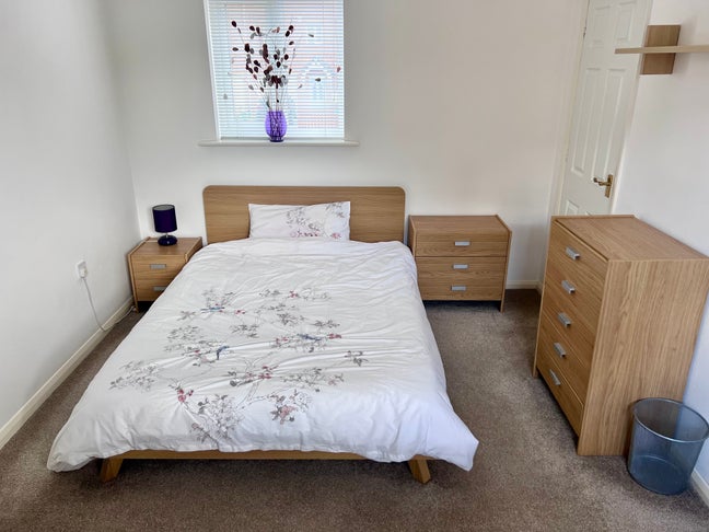 Double room in shared professional house Main Photo